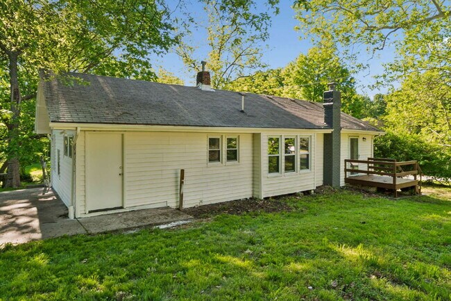 Building Photo - Charming 2-Bedroom Haven in Kansas City Northland!