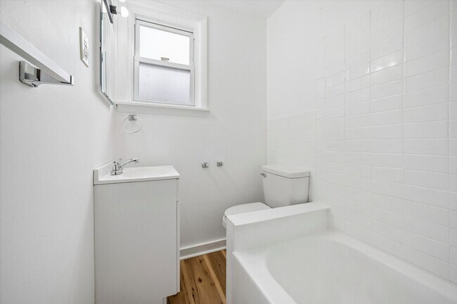 Building Photo - 427 N Redfield St