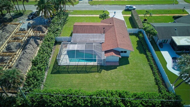 Building Photo - 2289 Windsor Rd