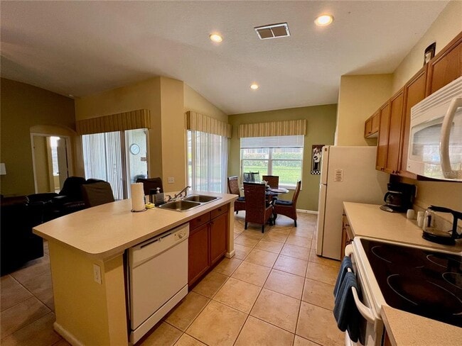 Building Photo - 8127 Fan Palm Way