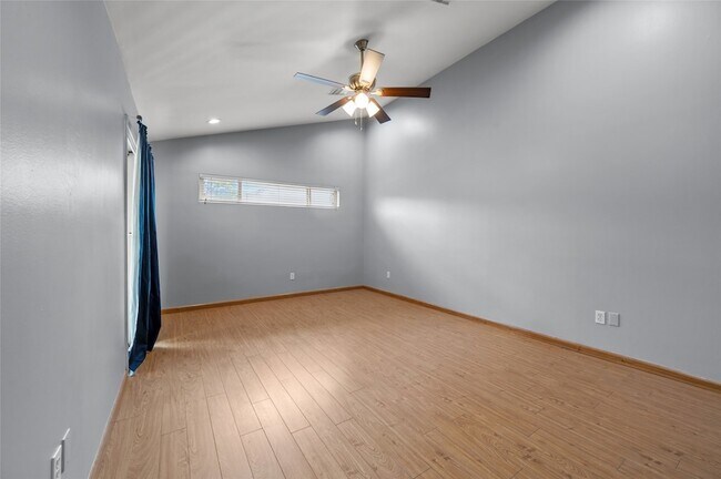 Building Photo - 11709 Lakeside Pl Dr