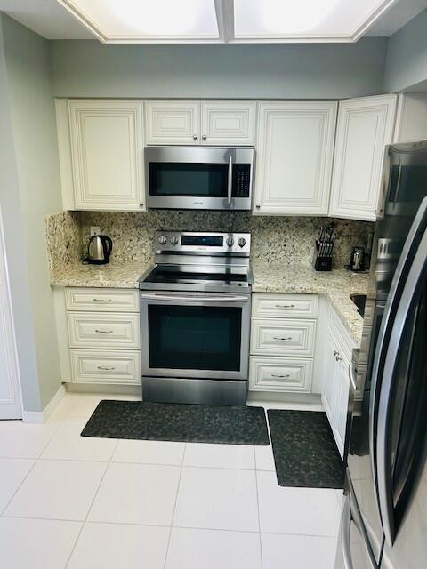 Building Photo - 14527 Bonaire Blvd
