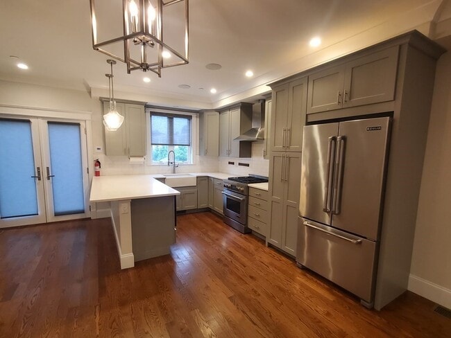 Primary Photo - 47 Coffey St