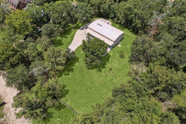 Building Photo - 1425 Oak Hollow Dr
