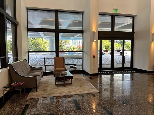 Building Photo - 1581 Brickell Ave