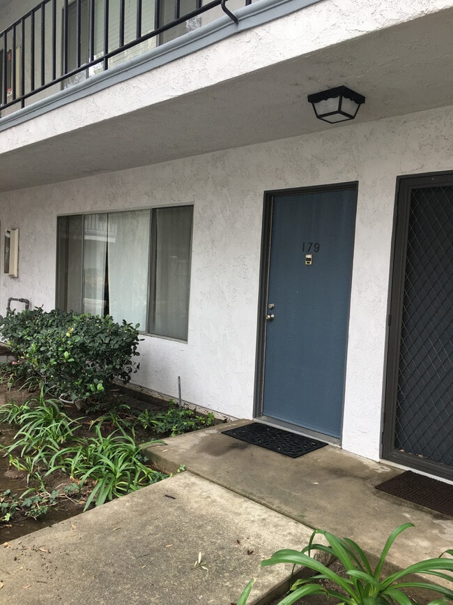 Building Photo - "PRIME LOCATION" ONE BEDROOM ONE BATHROOM ...