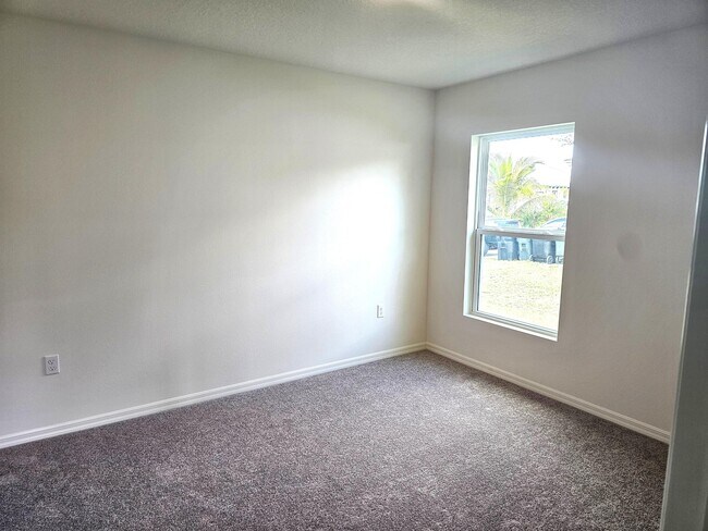 Building Photo - 3681 SW Haines St