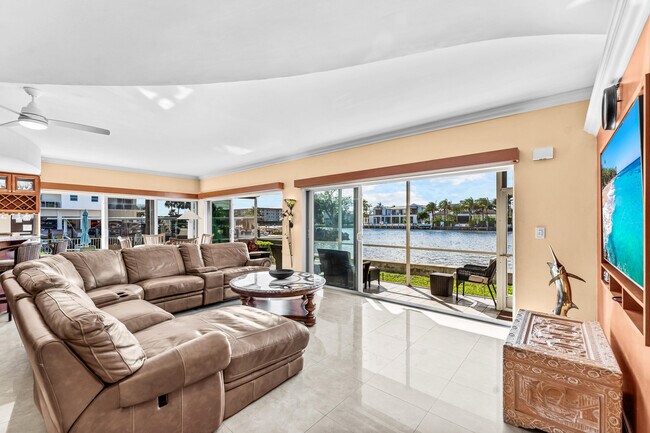 Building Photo - 1166 Hillsboro Mile