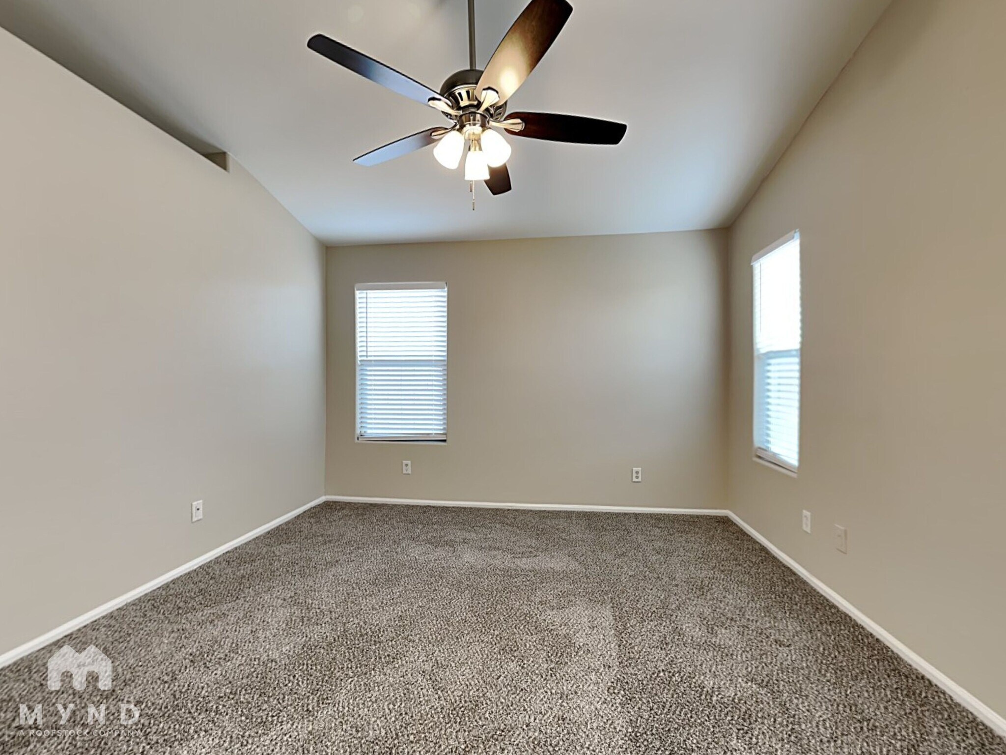 Building Photo - 1034 E Saddle Way