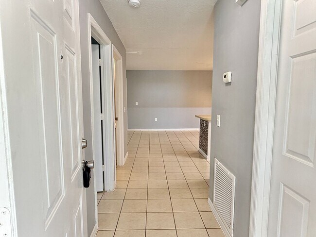 Building Photo - 2BR 2BA Updated Duplex in Sebastian Highlands