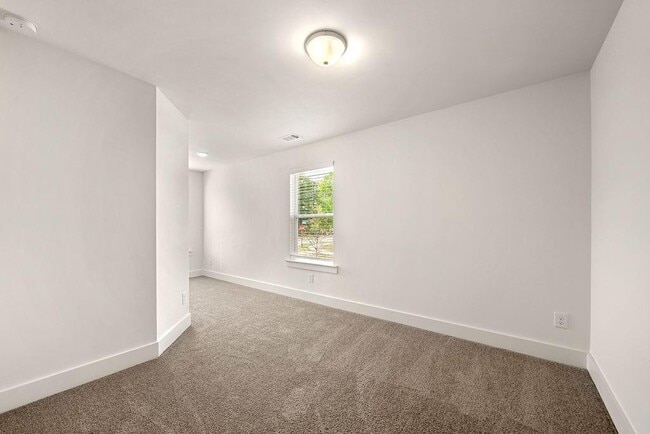 Building Photo - 1870 Plainsboro Dr