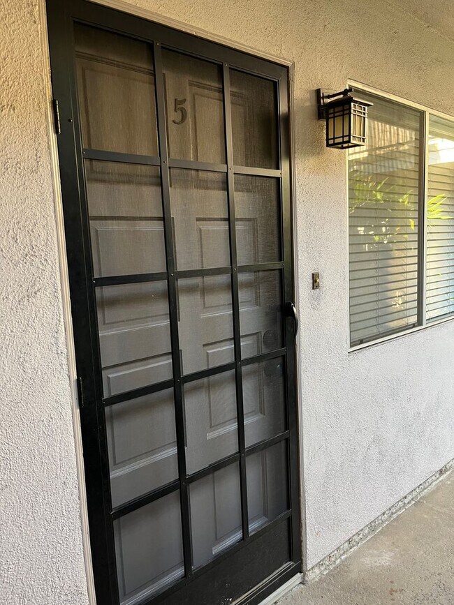 Building Photo - COZY LOWER 1BD/ 1 BATH - Free last month