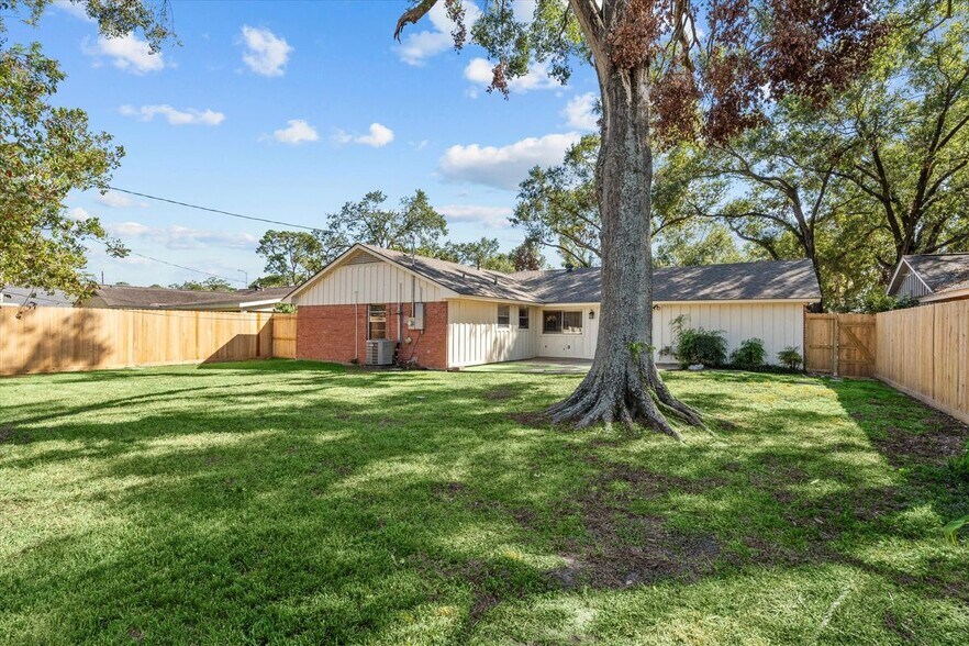 Building Photo - 10030 Haddington Dr