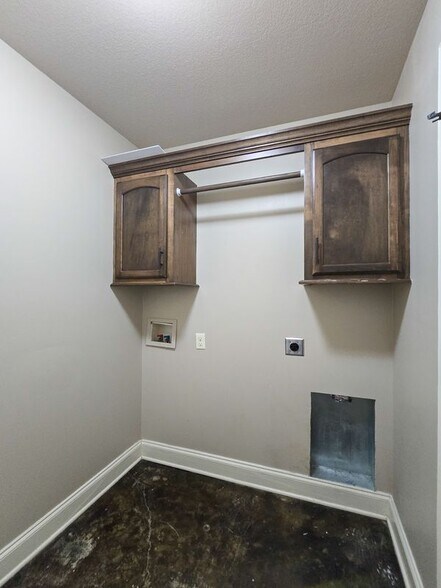 Building Photo - 203 N Bernis St