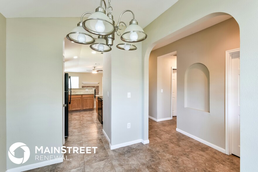 Building Photo - 6319 Cougar Village