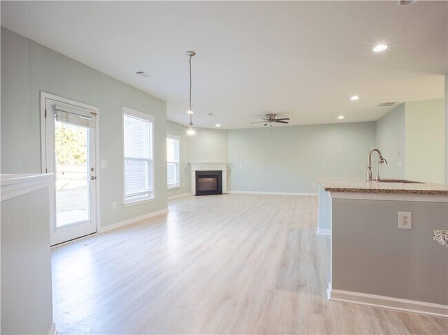 Building Photo - 4550 Farmstead Dr