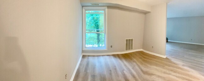 Living & Dining - 11909 Parklawn Dr