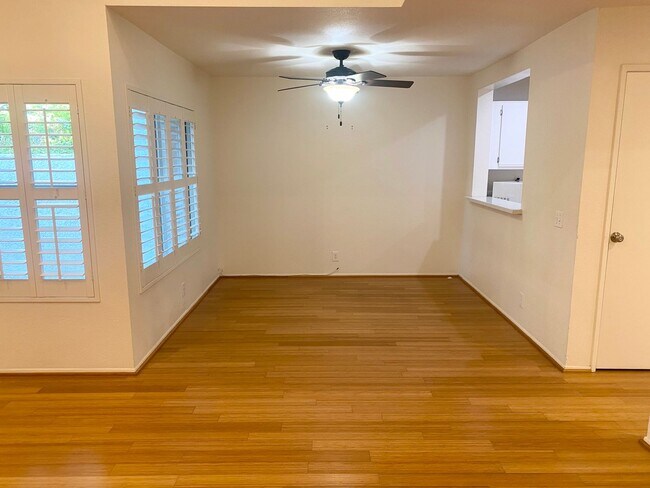 Building Photo - Wonderfully located 3bed, 3 bath in the heart of Westlake VIllage