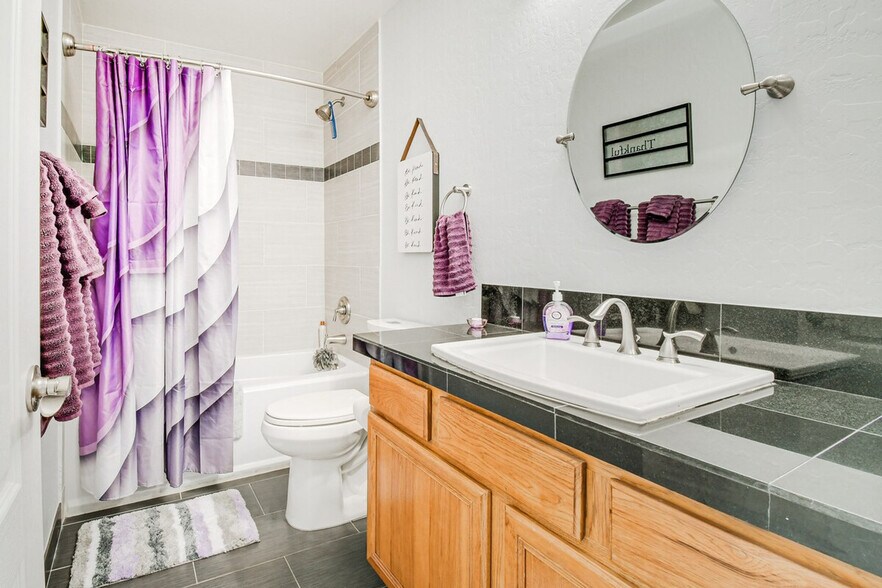 Building Photo - 13847 N Hamilton Dr