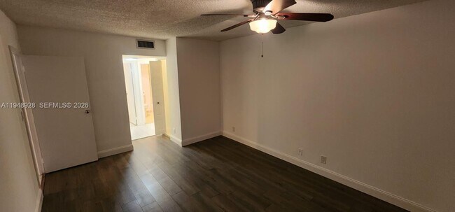 Building Photo - 20379 W Country Club Dr