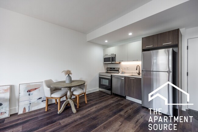 Building Photo - 1555 W Hollywood Ave