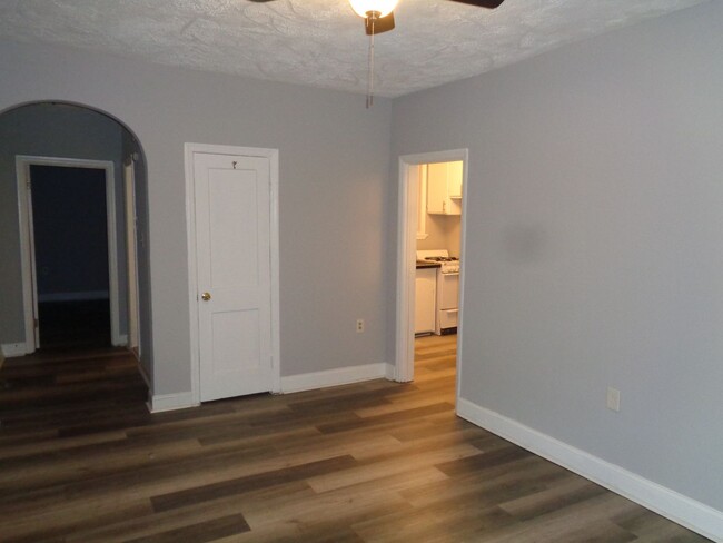 Building Photo - 3826 Fairhaven Ave