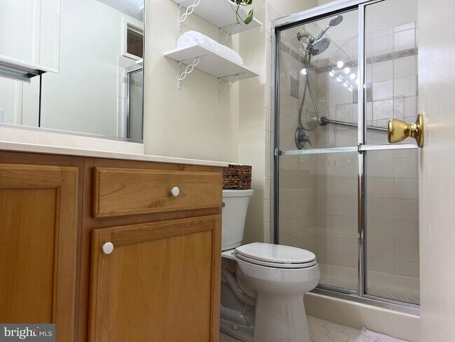 Building Photo - 9547 Fern Hollow Way
