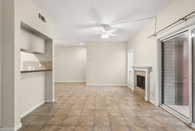 Building Photo - 2025 Augusta Dr