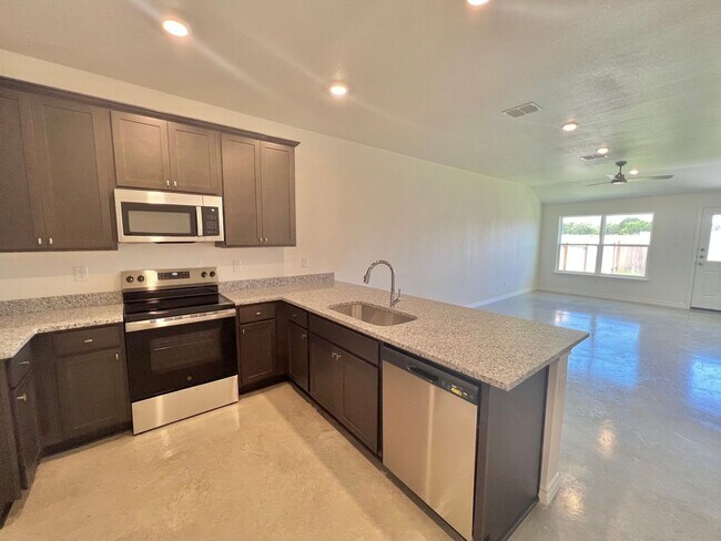 Building Photo - ** NEW / BEAUTIFUL / SPACIOUS / MODERN **