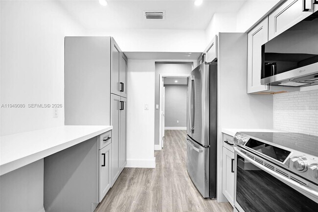 Building Photo - 645 NE 149th St