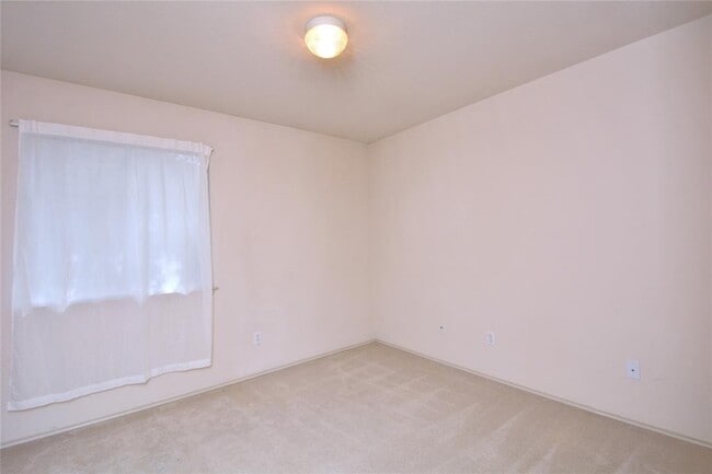 Building Photo - 718 Settlement St