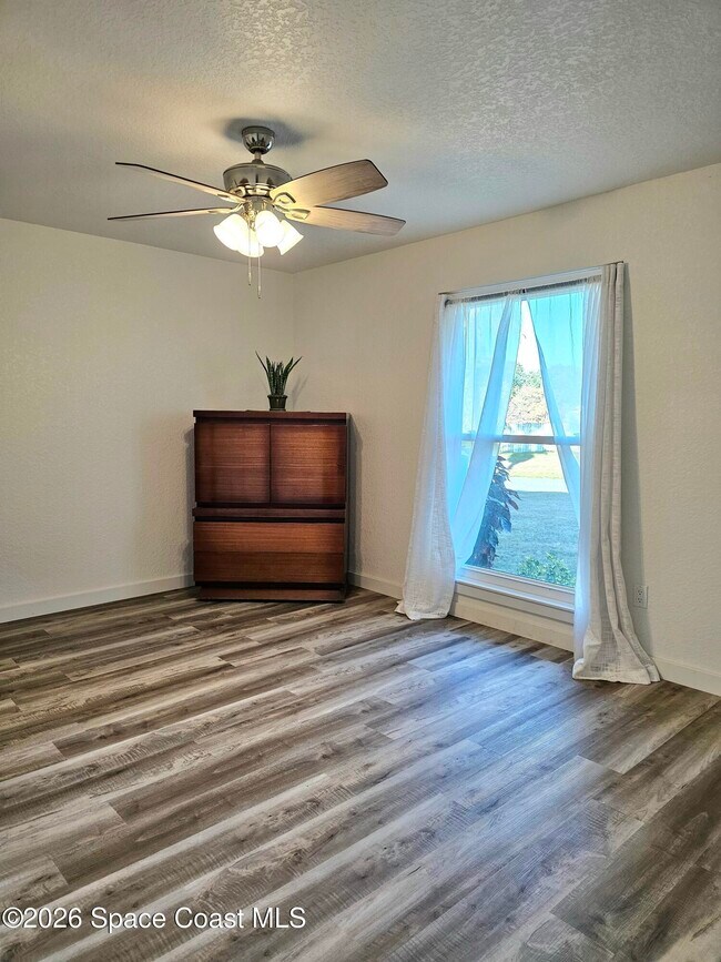 Building Photo - 872 Sadnet Cir NE