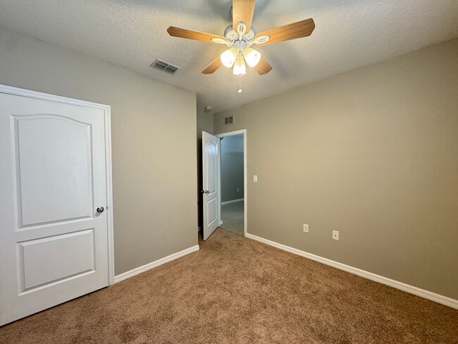 Building Photo - Beautiful 4 Bedroom 2 Bathroom Home in Bartow!