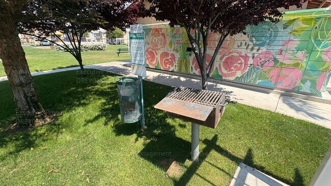 Building Photo - Glolden Valley Luxury Apartments Complex