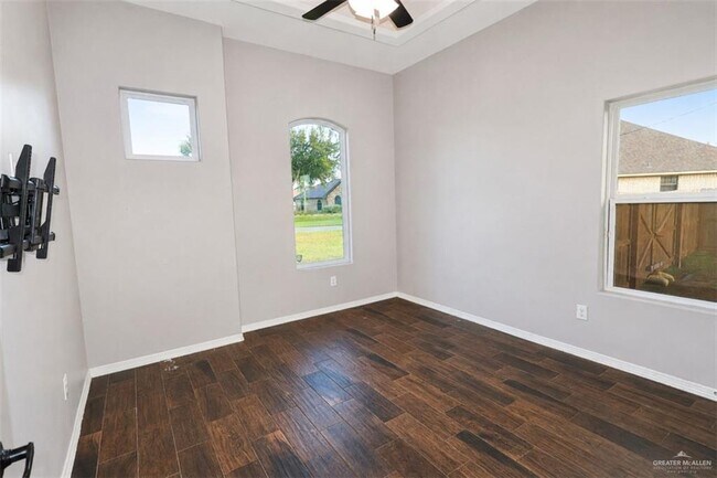 Building Photo - 5305 Ginko Dr