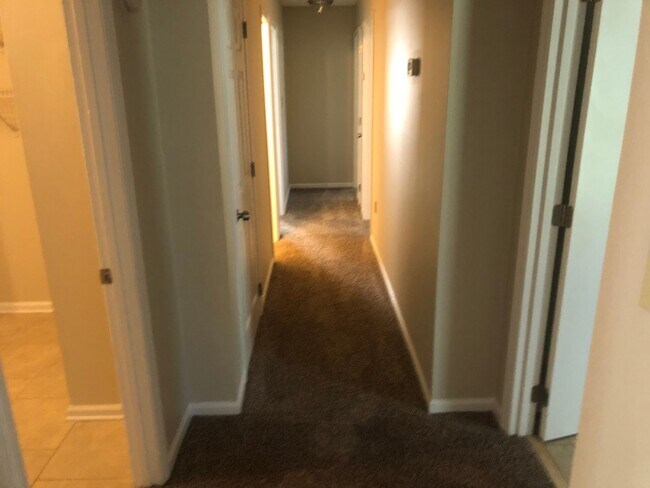 Building Photo - Wonderfully updated 3 bedroom 2 bath ranch...