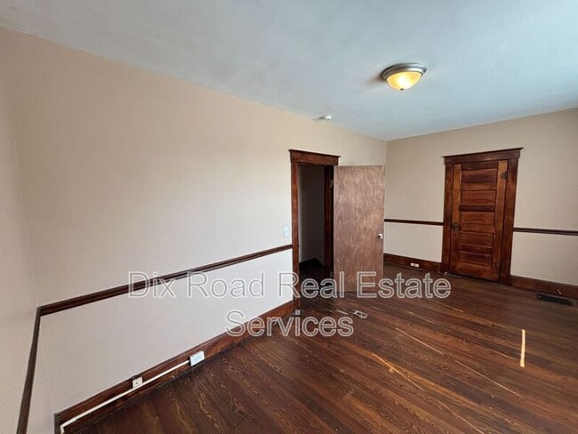 Building Photo - 11169 Maple St