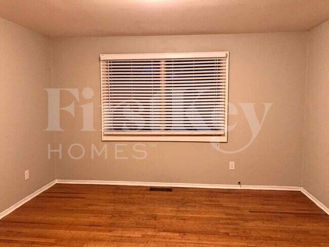 Building Photo - 2736 Sedan Dr