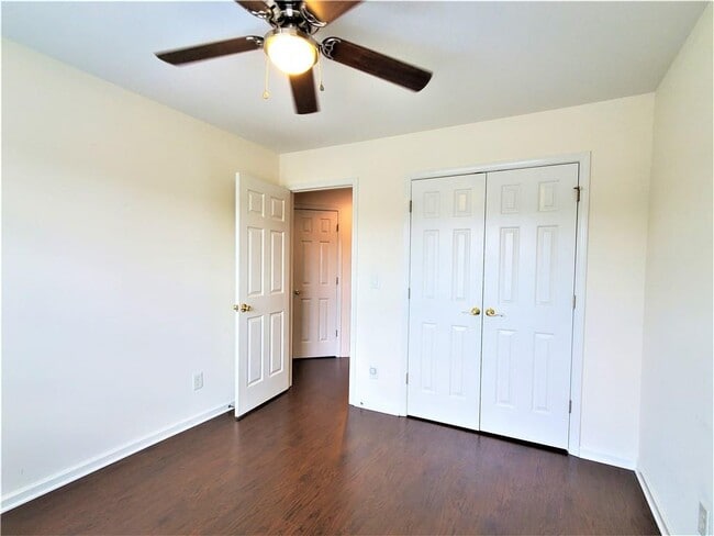 Building Photo - 432 Collins Glen Ct