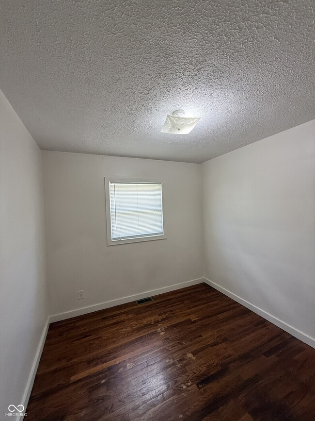 Building Photo - 122 N Routiers Ave