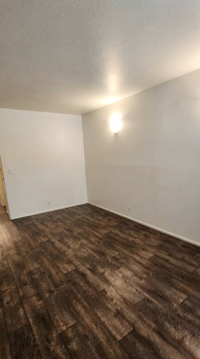 Building Photo - 659 S 1200 E