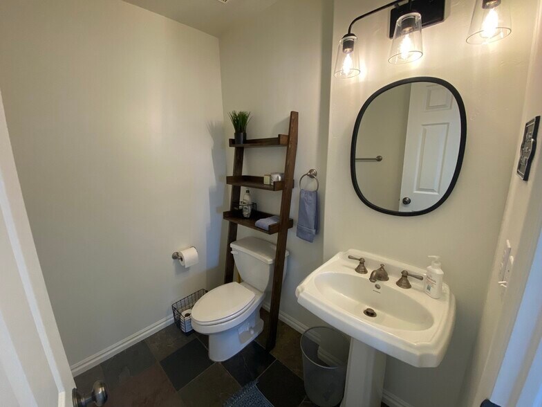 Building Photo - 3524 N Fox Run