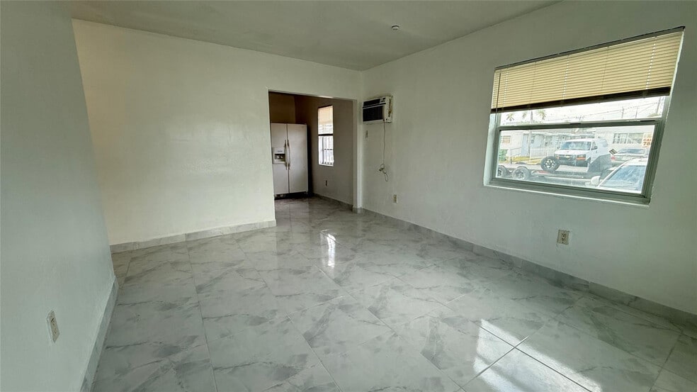 Building Photo - 832 NW 10th St