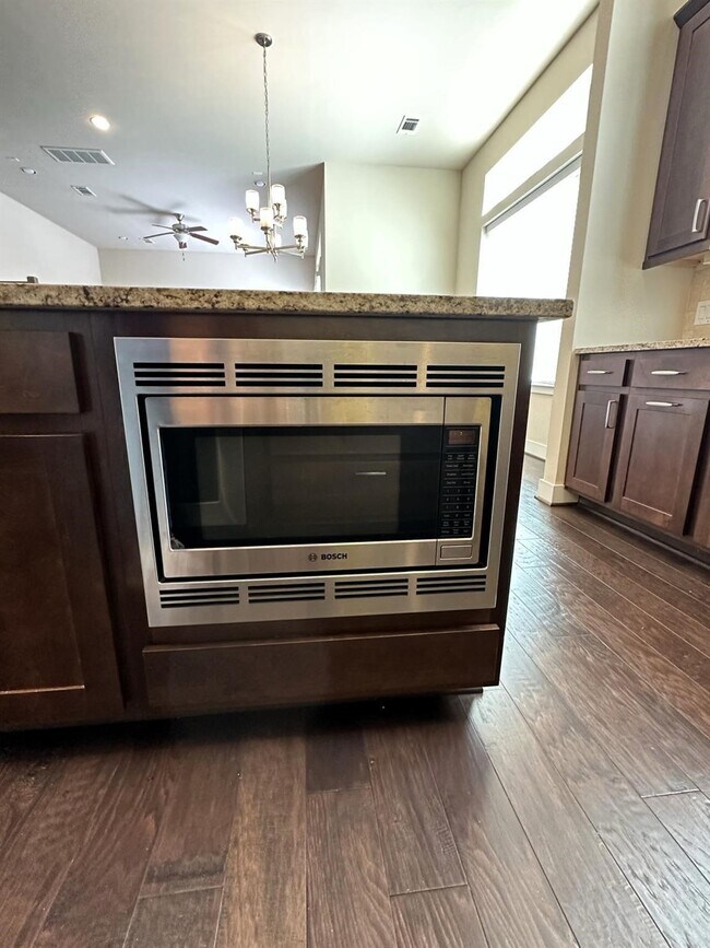 Building Photo - 4406 Eli St