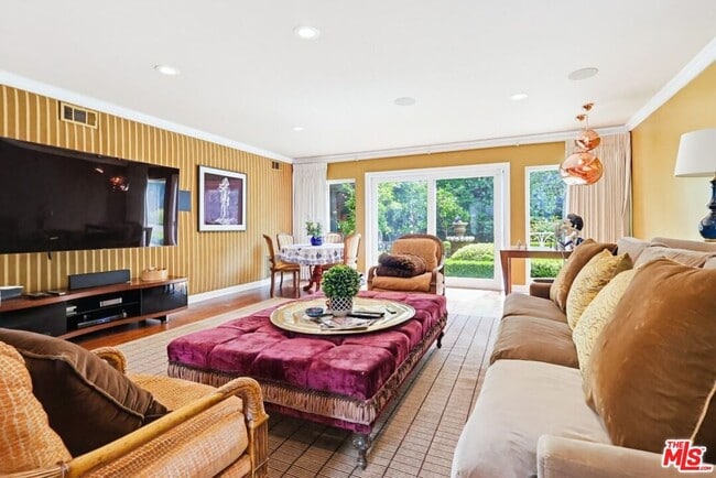 Building Photo - 516 S Rimpau Blvd