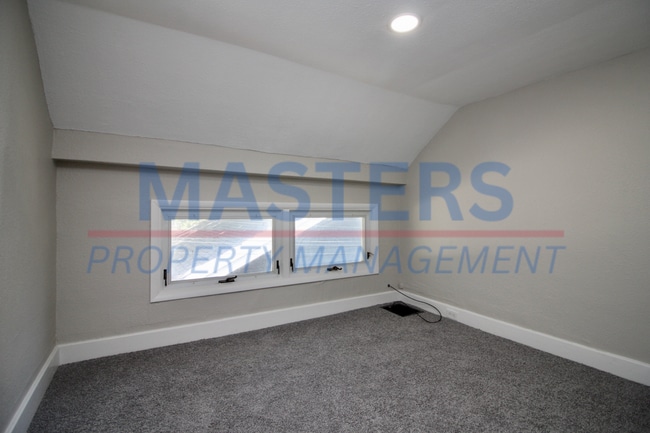 Building Photo - Three bedroom with 1 and a half bath tradi...