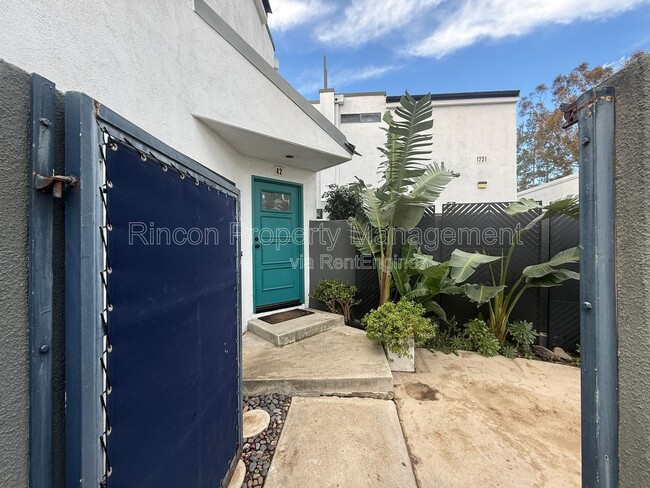 Building Photo - 1231 Tivoli Ln