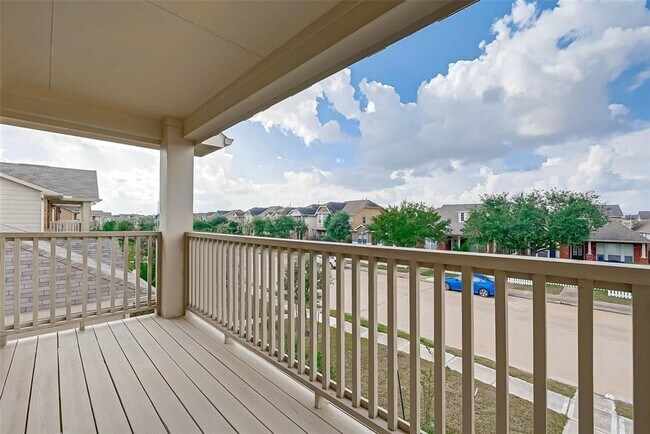 Building Photo - 7215 Pavilion Dr