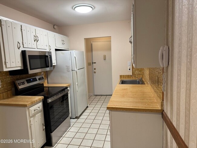 Building Photo - 171 Amberly Dr