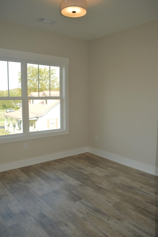 Building Photo - 803 Coles Ferry Pike